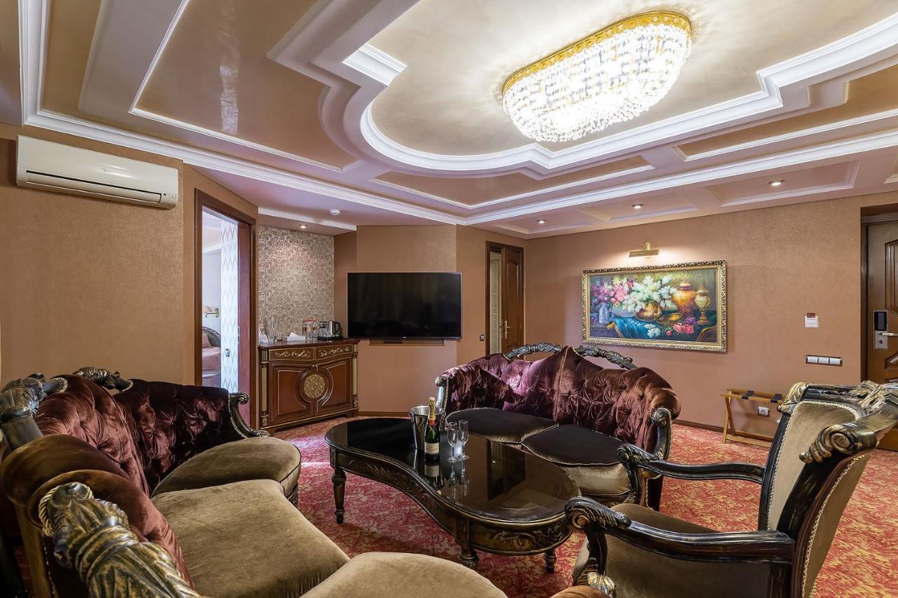 Eurohotel Лвив Екстериор снимка