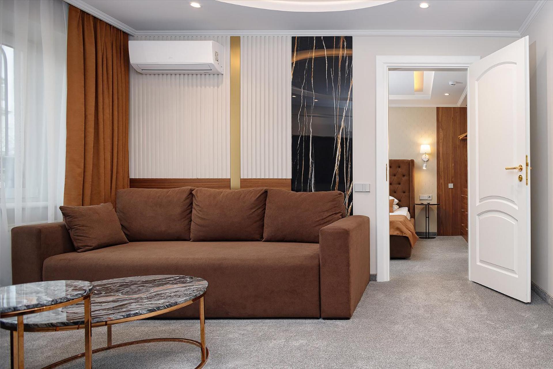 Eurohotel Лвив Екстериор снимка