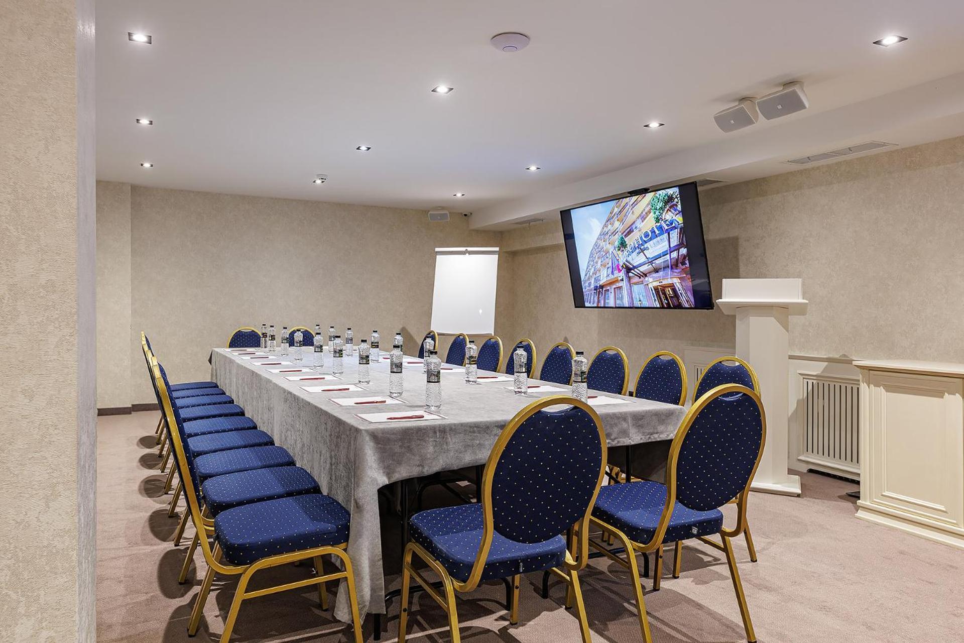 Eurohotel Лвив Екстериор снимка