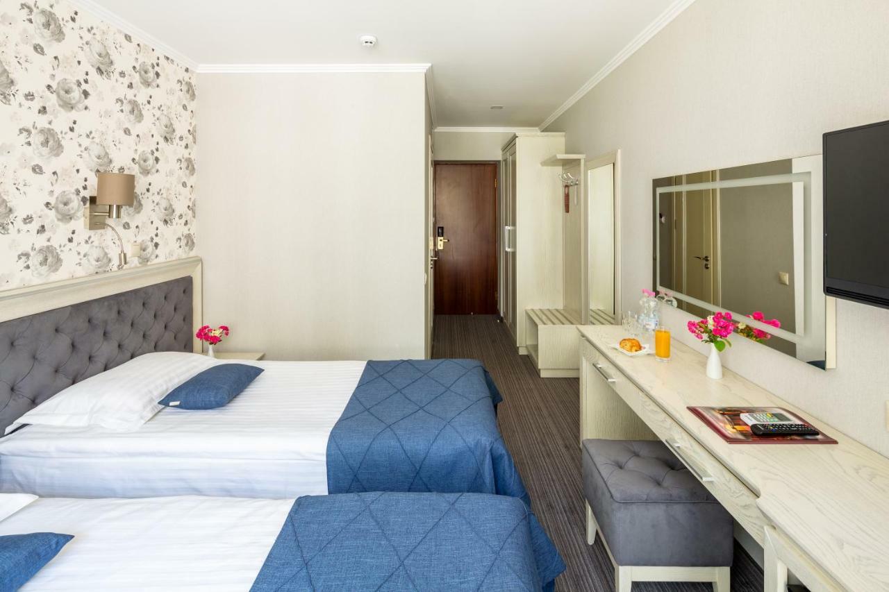Eurohotel Лвив Екстериор снимка